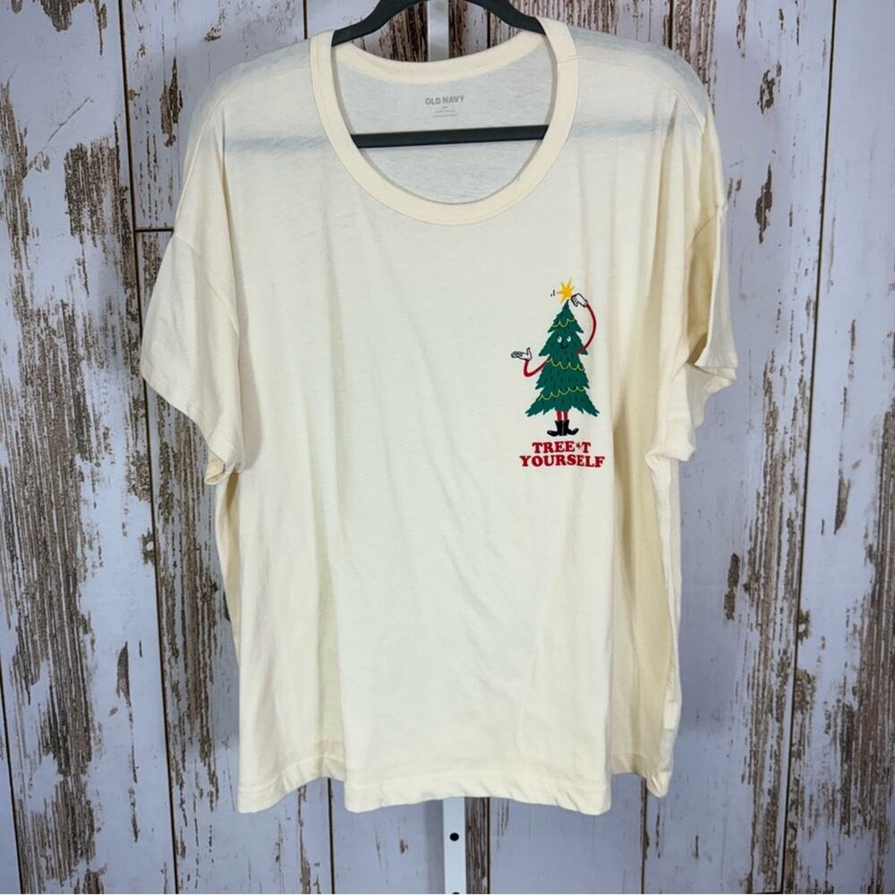 Old Navy, Cream Short Sleeve Tee with Christmas Tree Graphic. Size XXL.
